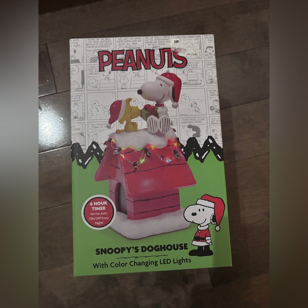 Peanuts Snoopy’s Dog House Color Changing LED Christmas Lights Figurine w/Timer